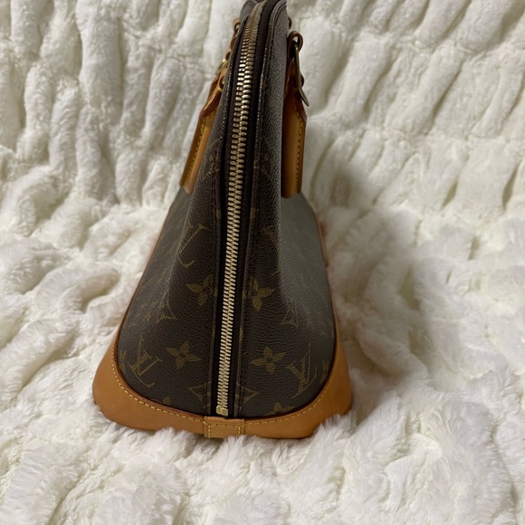 Authentic Louis Vuitton Alma PM - Picture 5 of 14